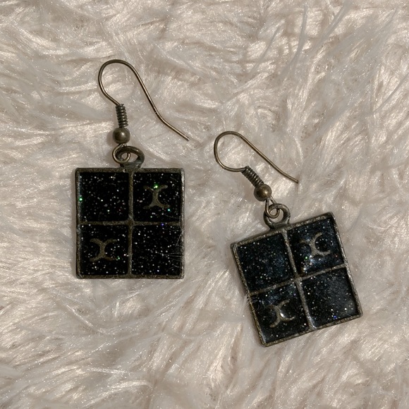 Earings - Picture 1 of 2